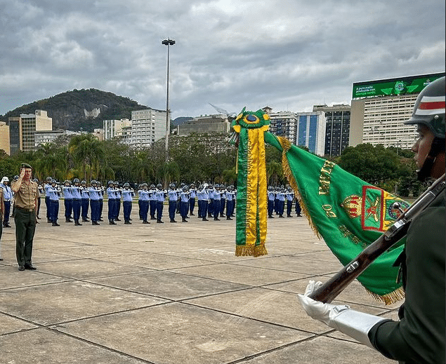 Capa da notícia: Exército Brasileiro assume a Guarda do Monumento Nacional aos Mortos da Segunda Guerra