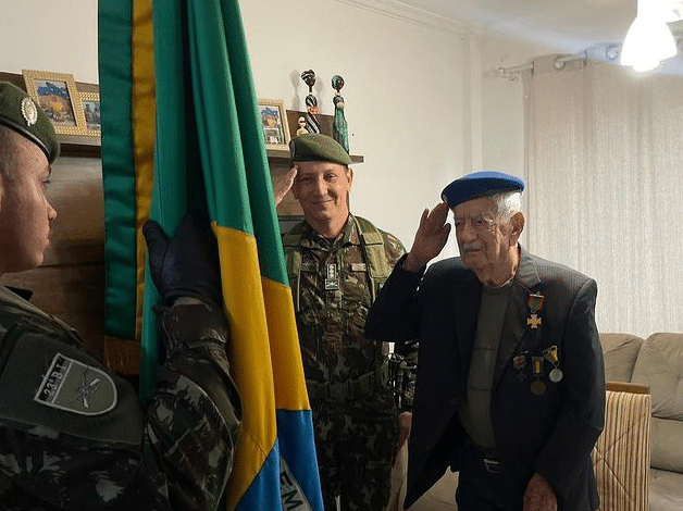 Capa da notícia: Aos 103 anos, ex-combatente da FEB recebe Medalha Tributo