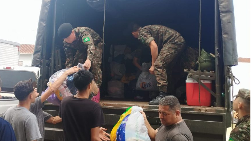 Capa da notícia: Equipes do Exército Brasileiro de Cascavel reforçam apoio às ações de socorro em Rio Bonito do Iguaçu