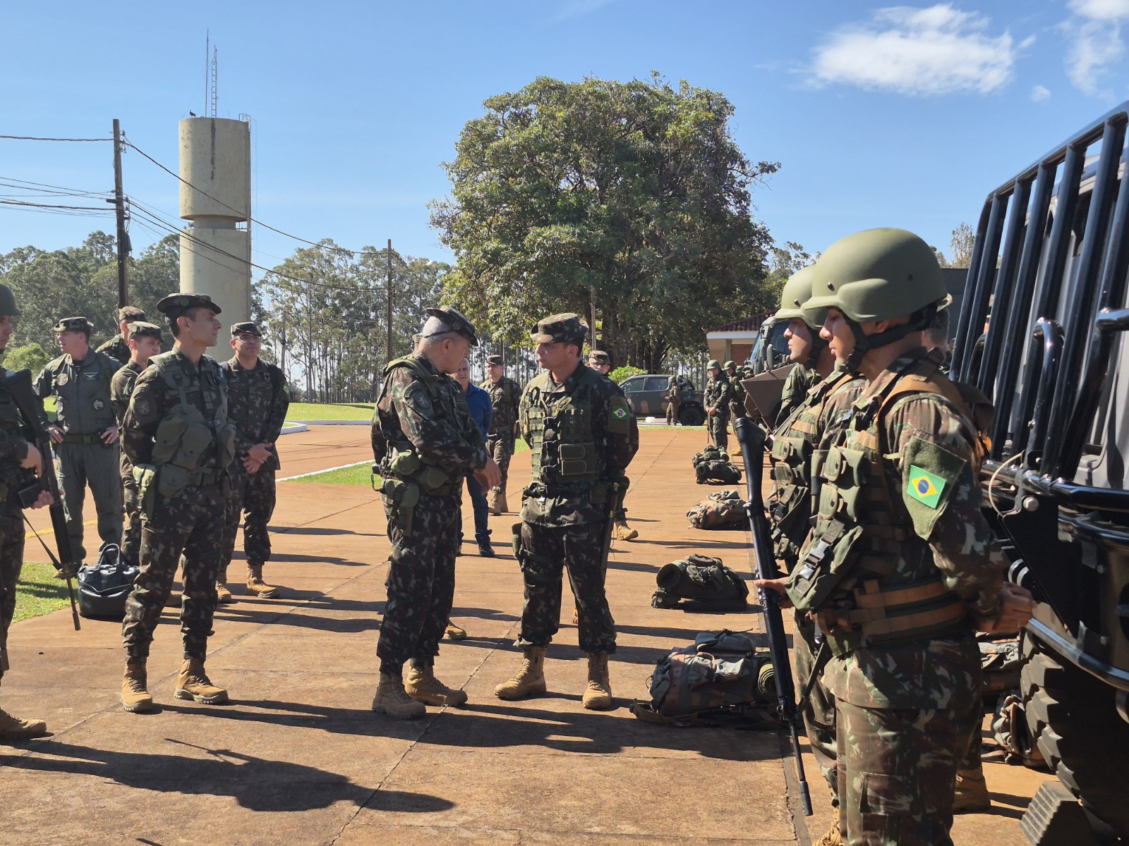 Comandante do Exército acompanha capacidades operacionais da Brigada Guaicurus