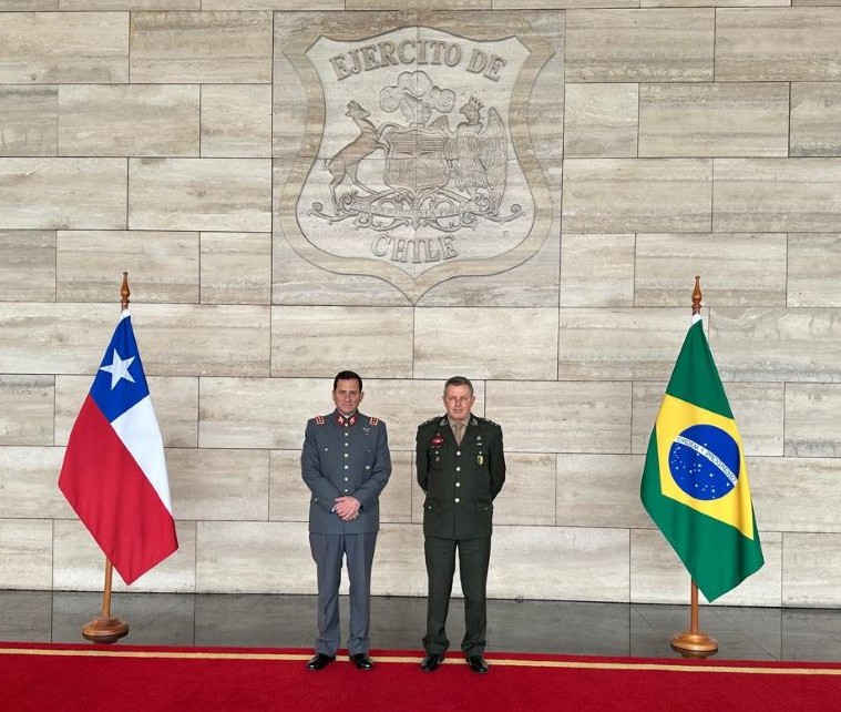 Comandante do Exército reforça cooperação com o Chile em visita oficial a Santiago