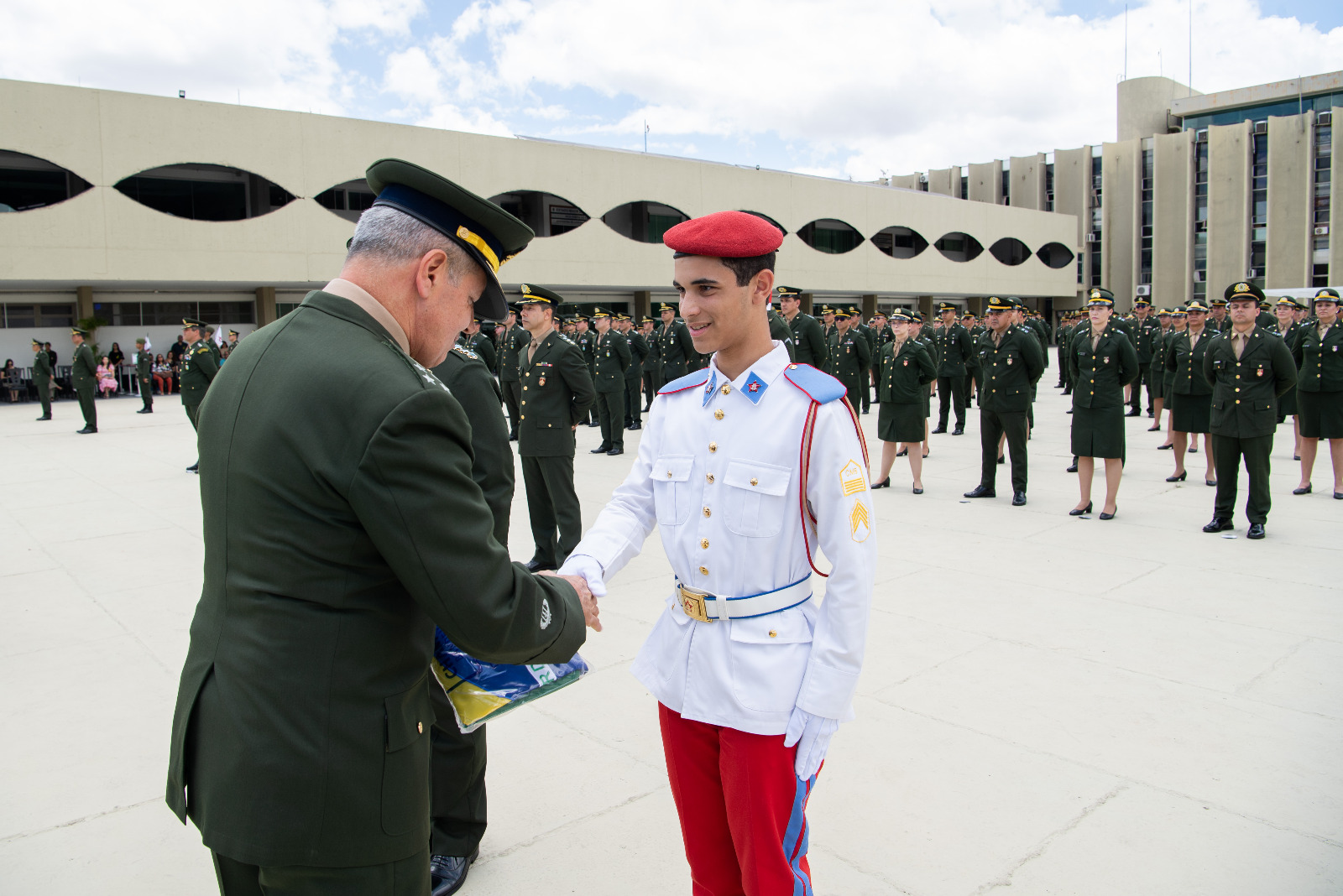 Organizações militares de todo o Brasil celebram o Dia da Bandeira