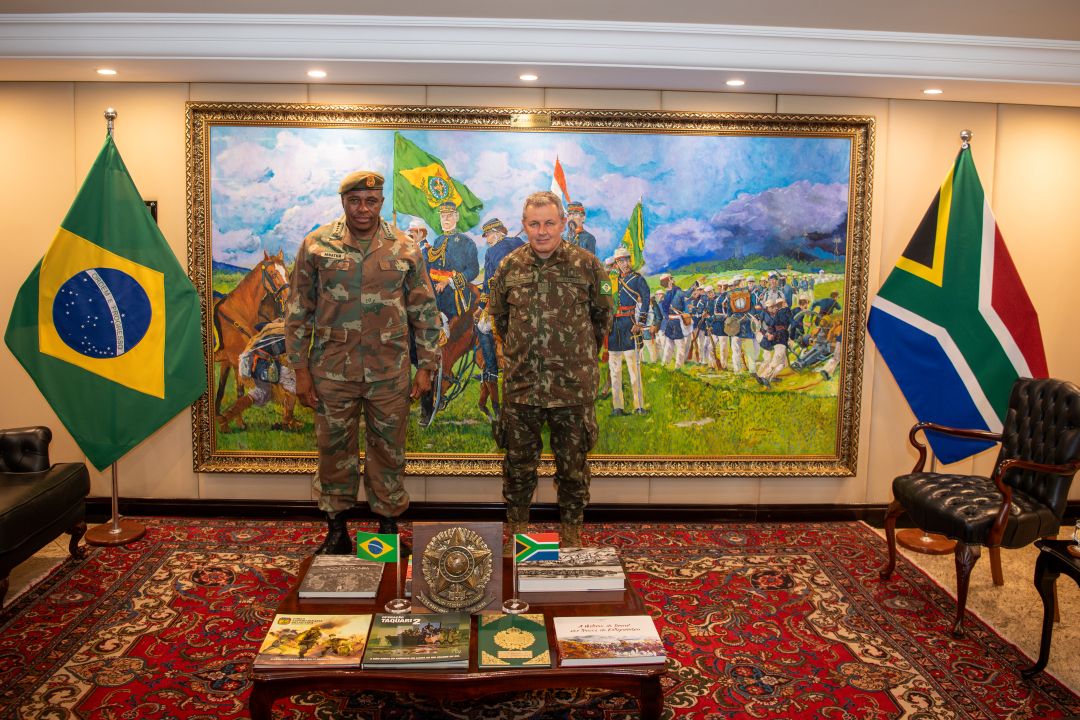 Comandante do Exército Sul-Africano visita Comando do Exército Brasileiro