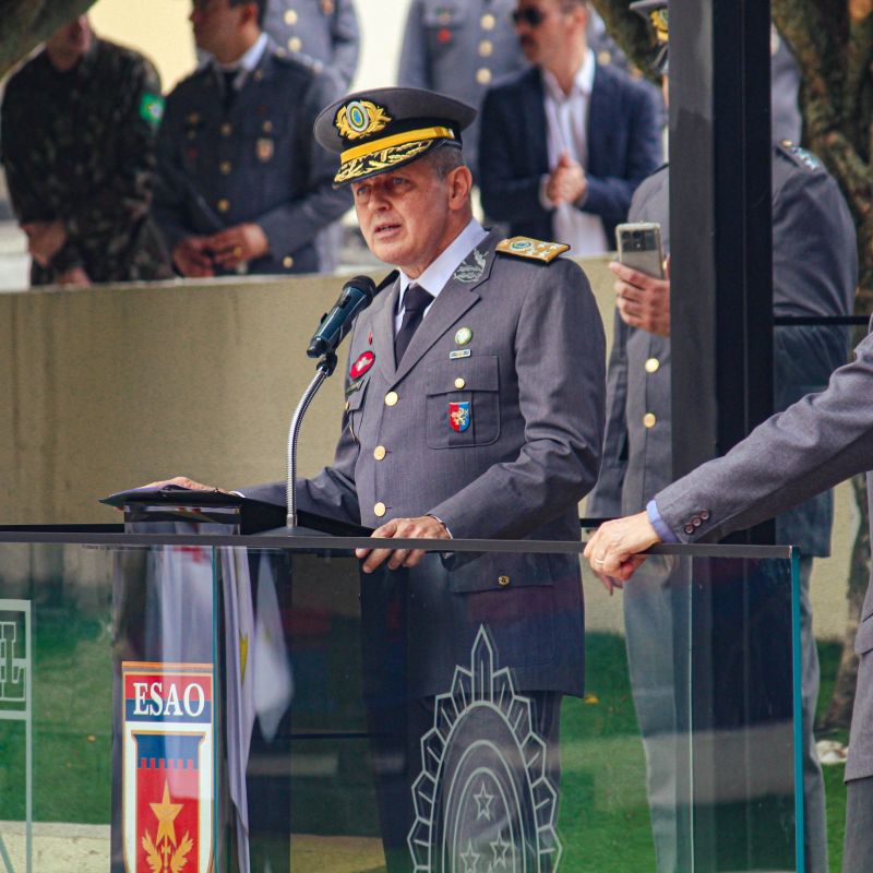 Diplomações da EsAO e ECEME consolidam formação continuada de líderes militares