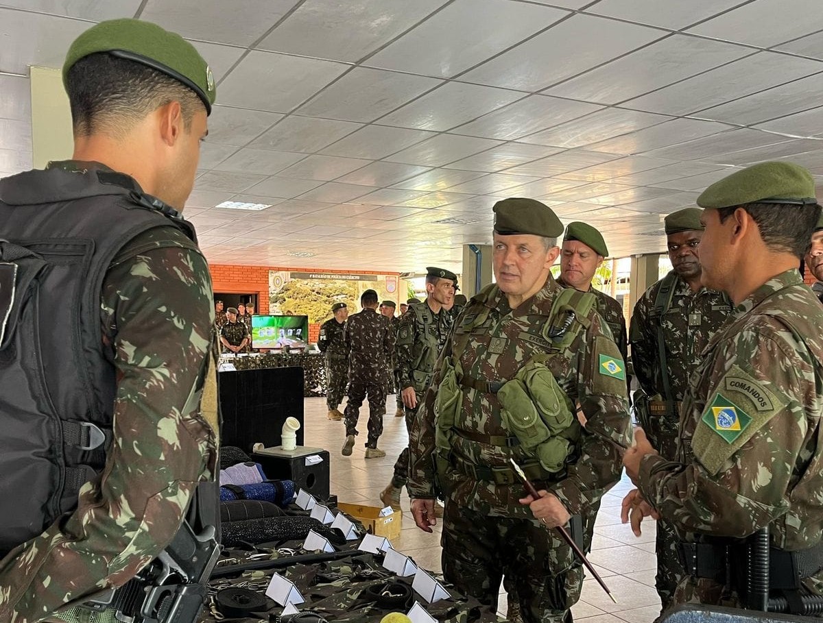 Comandante do Exército visita tropas em Salvador e reforça laços institucionais