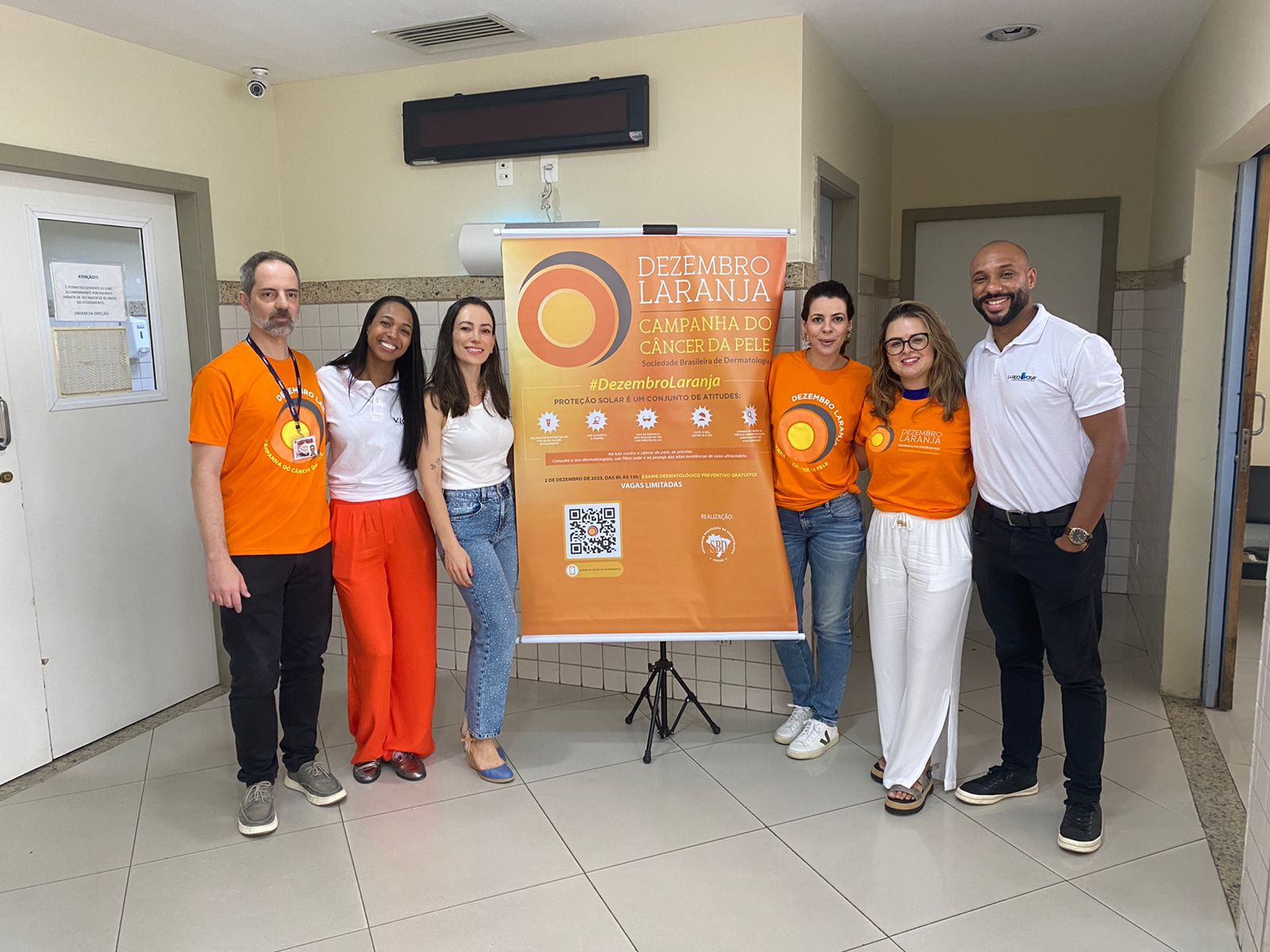 Profissionais de saúde na campanha Dezembro Laranja