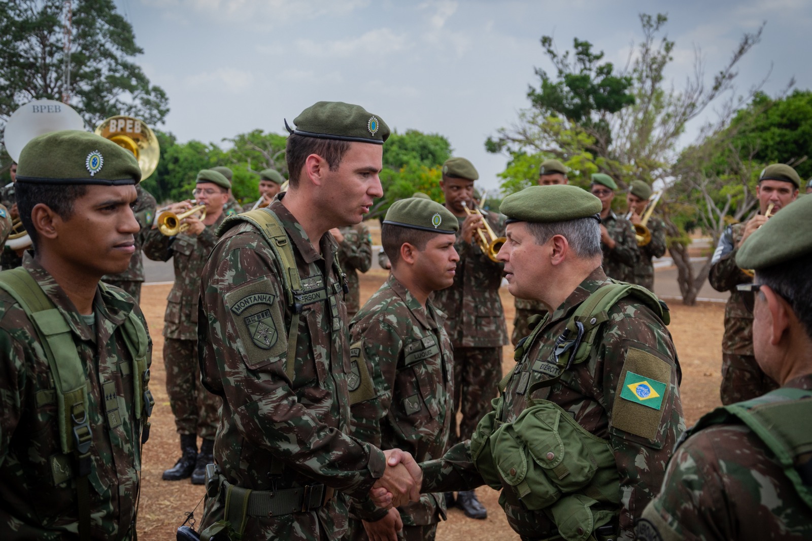 Capa da notícia: Comandante do Exército realiza visita ao Comando Militar do Planalto