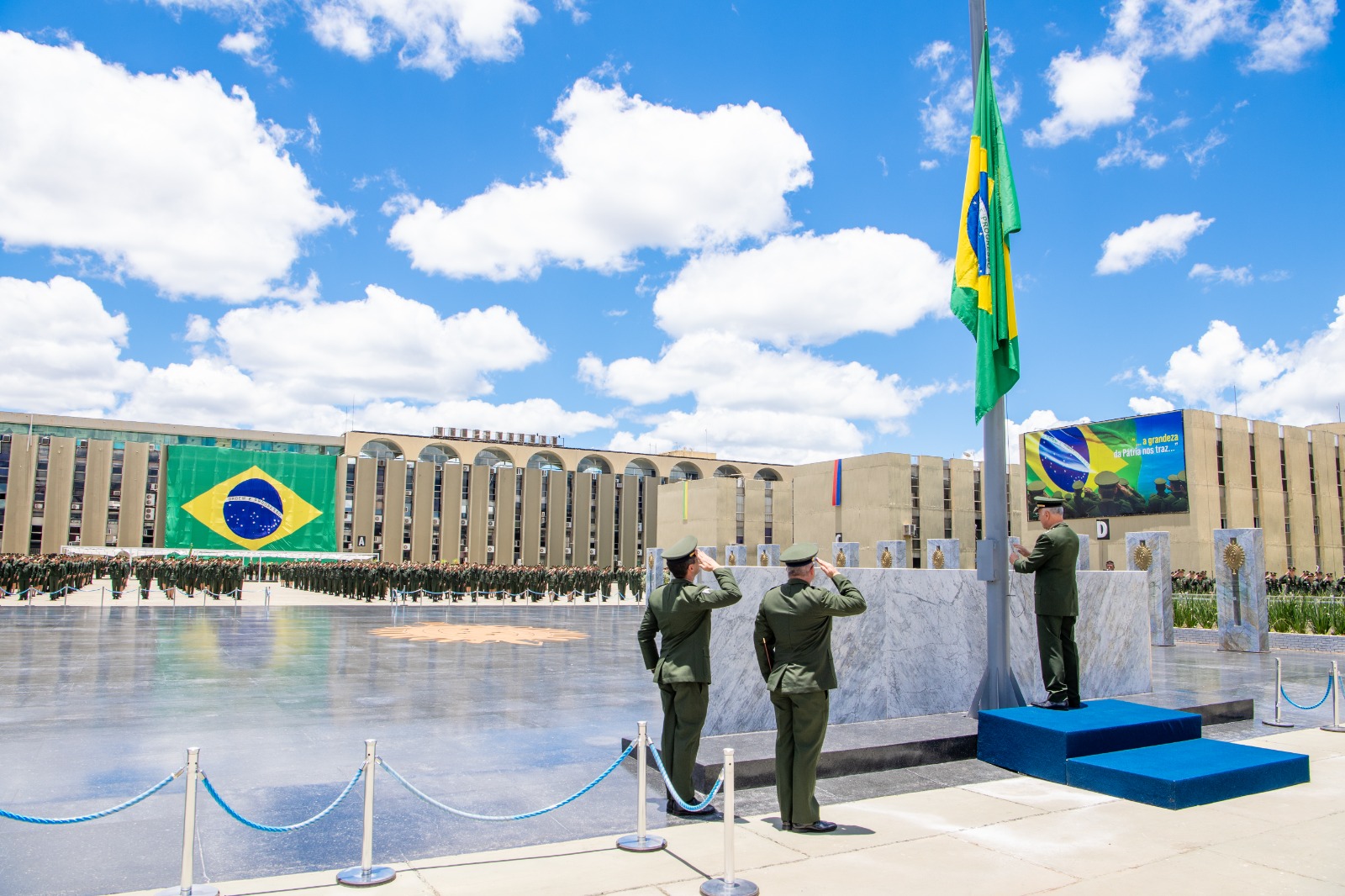 Capa da notícia: Dia da Bandeira é celebrado em Brasília