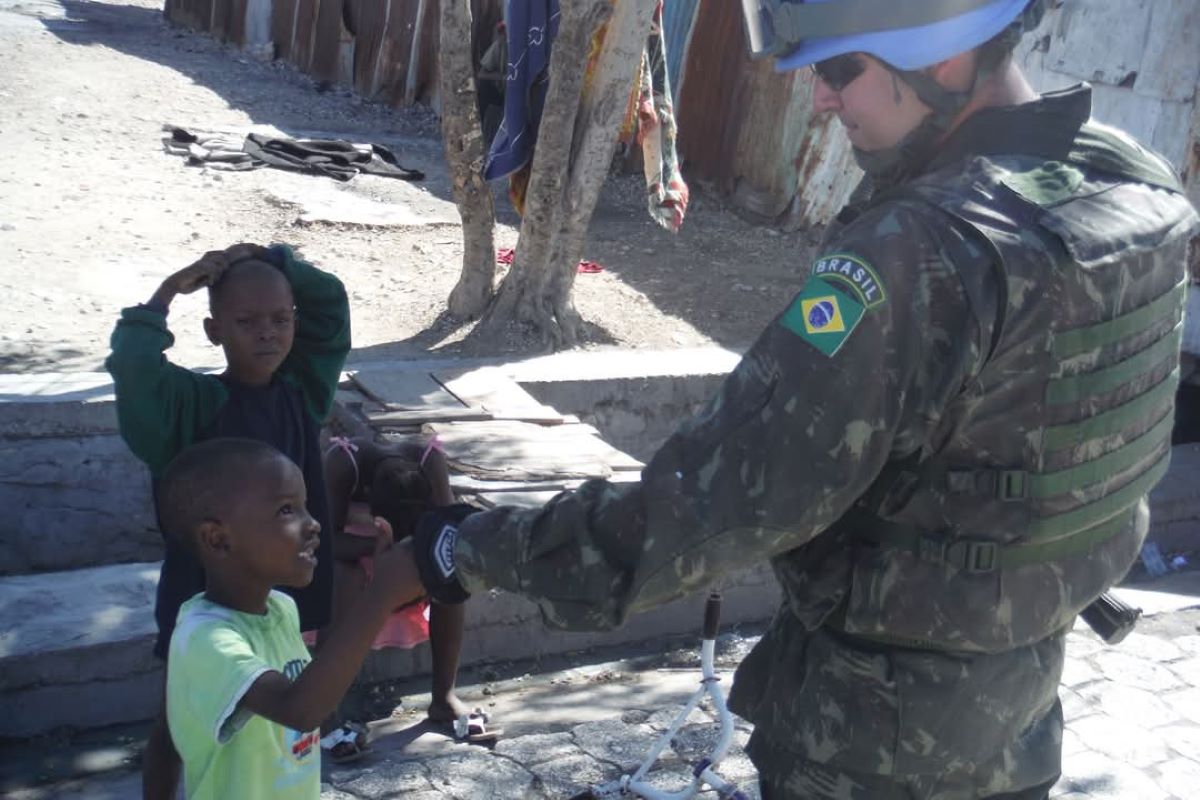 Sargento Sebastião no Haiti entre novembro de 2013 e maio de 2014