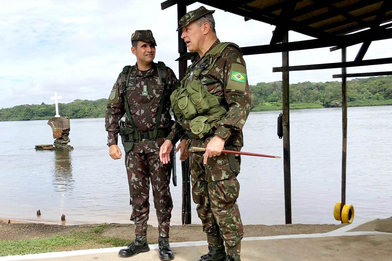 Brasil e França realizam exercícios militares na fronteira da