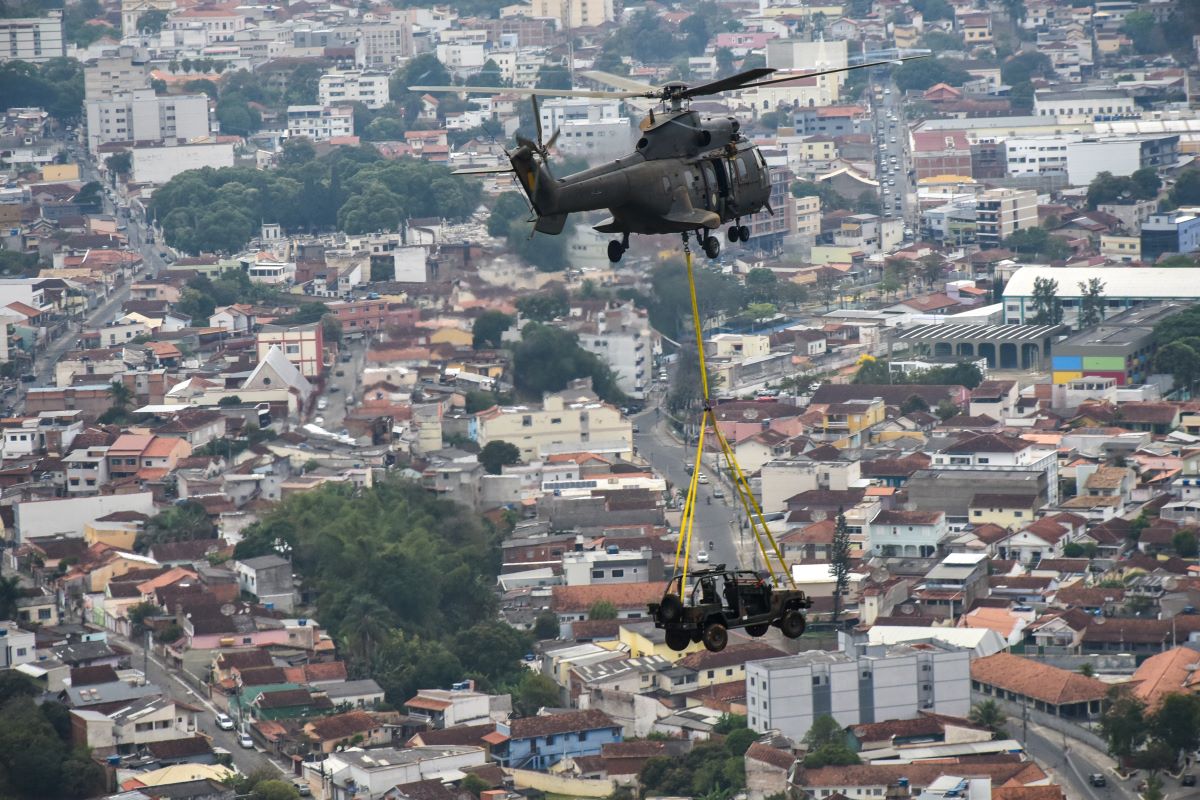 12-op-tormenta-sobrevoo-cidade-valenca-jpg-1